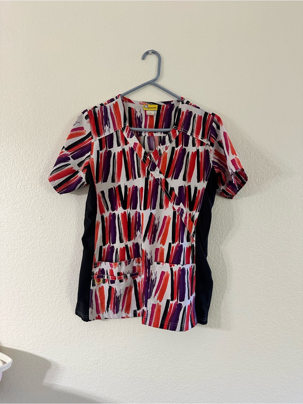WonderWink Brushstroke Print Scrub Top in White, Red, Purple, Black